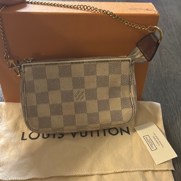 Louis Vuitton Cream and Blue Checkered Wristlet - Picture 5 of 14